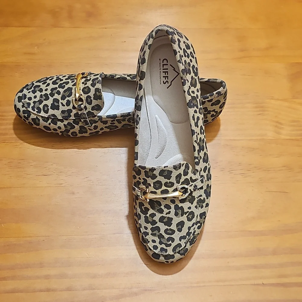 Cliffs by White Mountain  Glowing Leopard Print Horse Bit Loafer Size 9 Wide